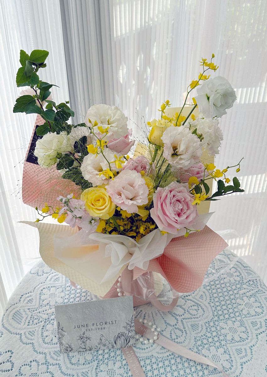 Flower Bouquet (Dancing Lady Orchid) 004 – Hand Bouquets