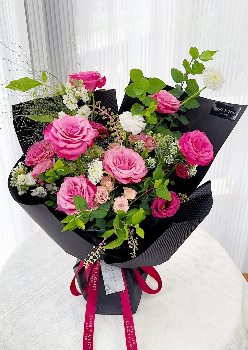 Shocking Pink Rose Bouquet 010 – Hand Bouquets