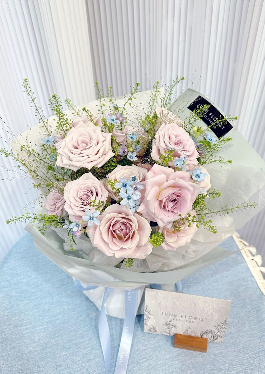 Rose Bouquet (12 Roses) 017 – Hand Bouquets