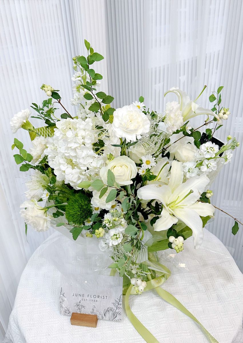 Flower Bouquet (Lilies & Hydrangeas) 020 – Hand Bouquets