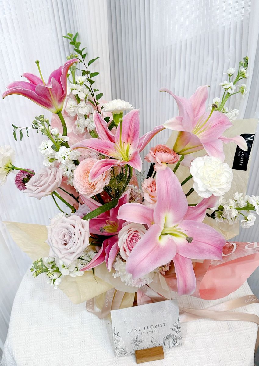 Flower Bouquet (Lilies Bouquet) 021 – Hand Bouquets