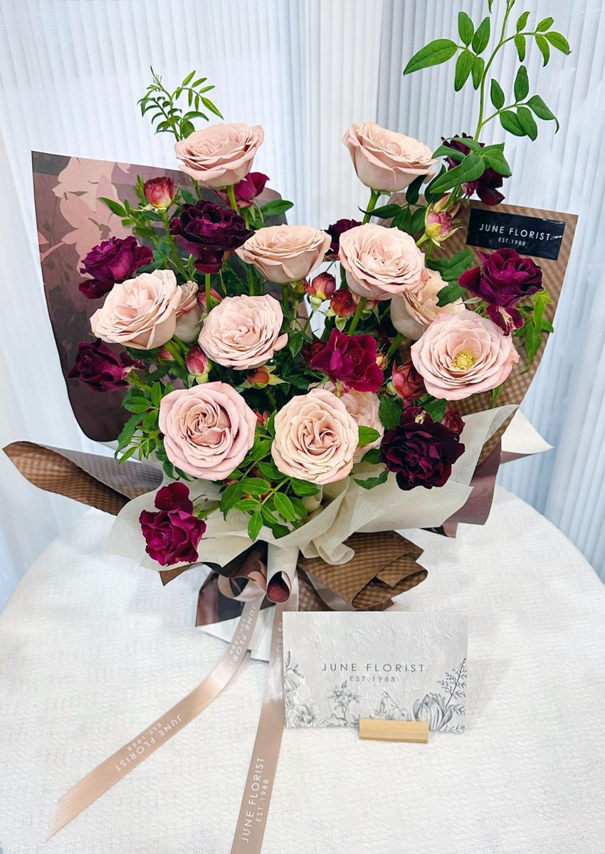 Flower Bouquet (Cappuccino Roses) 032 – Hand Bouquets