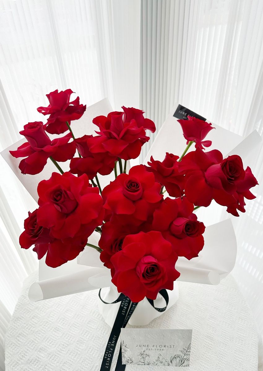 Flower Bouquet (Red Roses) 037 – Hand Bouquets