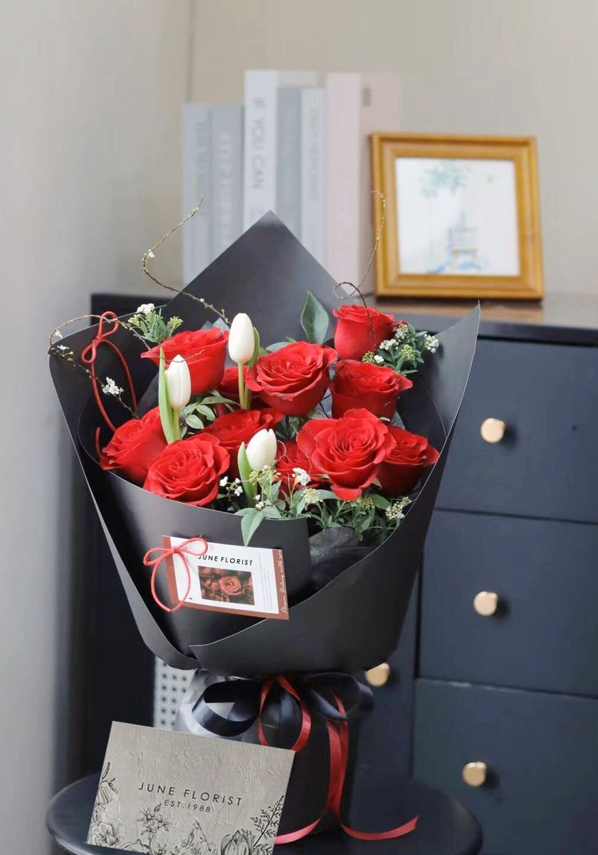 Red Rose Bouquet (Red Rose & Tulip) 054 – Hand Bouquets