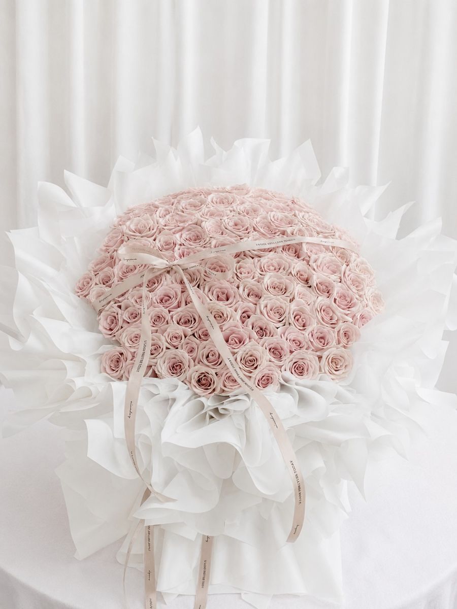 99 Roses – Hand Bouquets