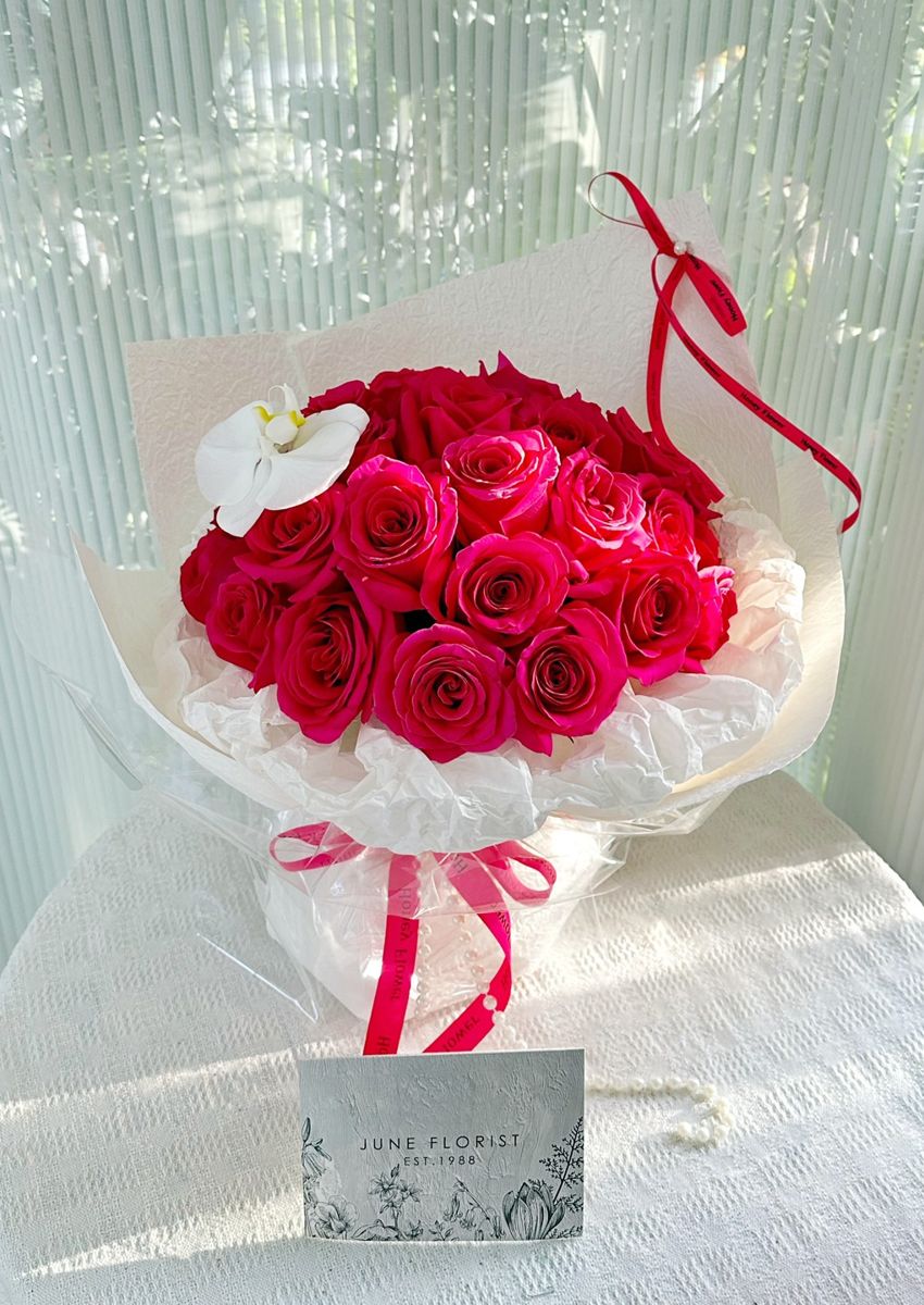 Shocking Rose Bouquet (Hot Pink Rose) 065 – Hand Bouquets
