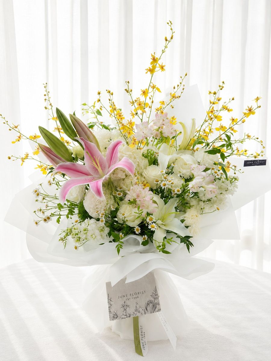 Lily Flower Bouquet 069 – Hand Bouquets