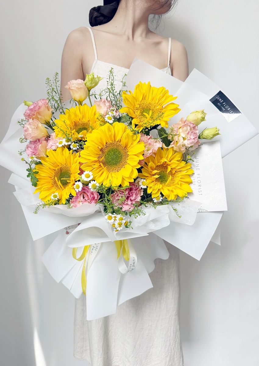Sunflower Bouquet (Graduation Flowers) 068 – image 2