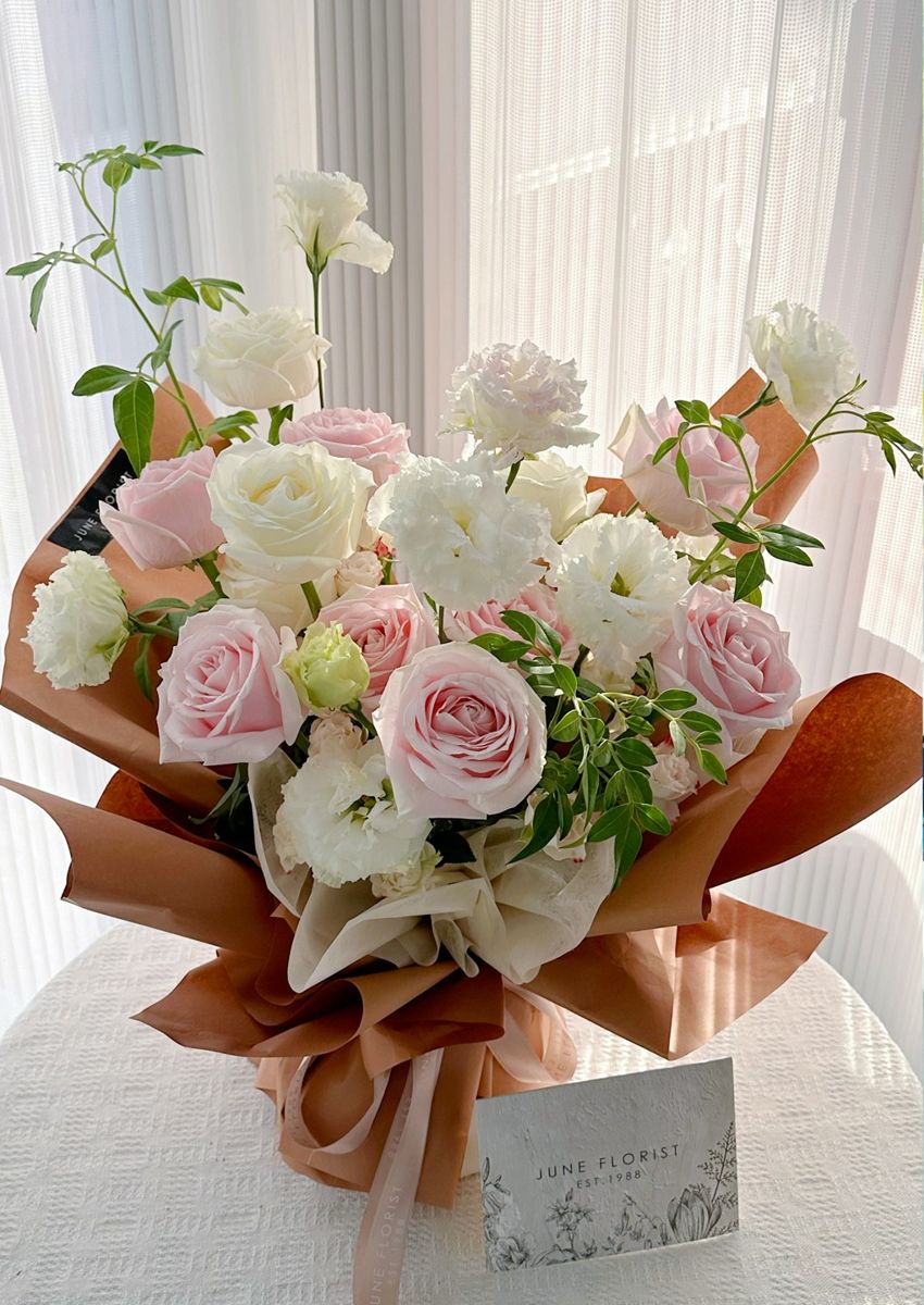 Mother Day Flower – Hand Bouquets