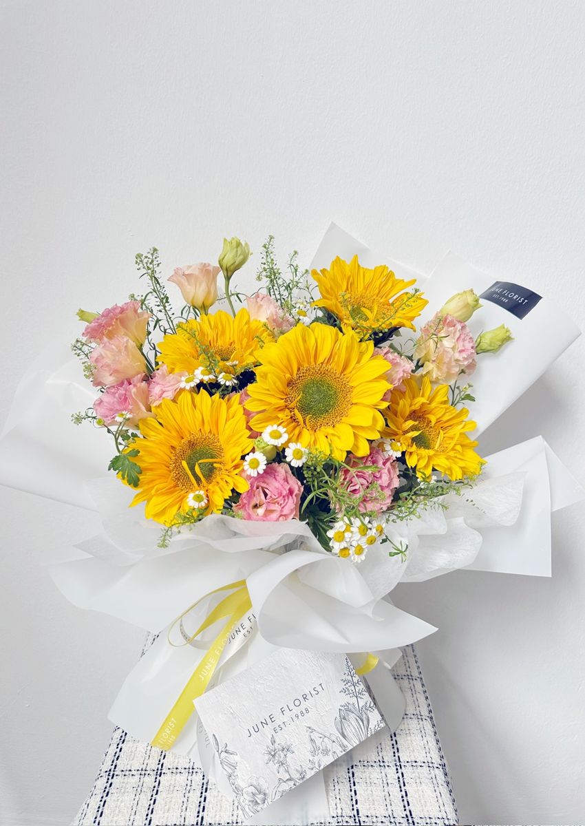 Mother Day Flower 02 – Hand Bouquets