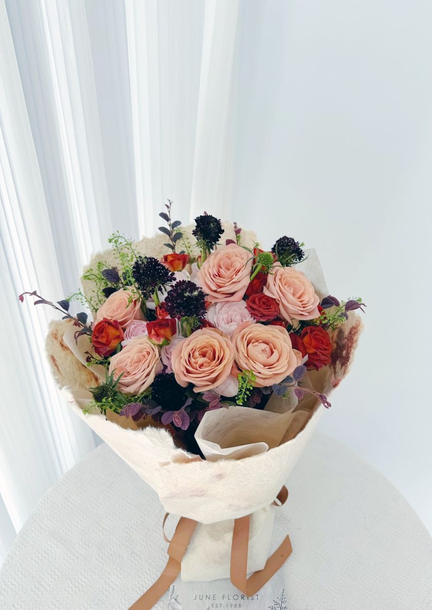 Cappuccino Roses 093 – Hand Bouquets