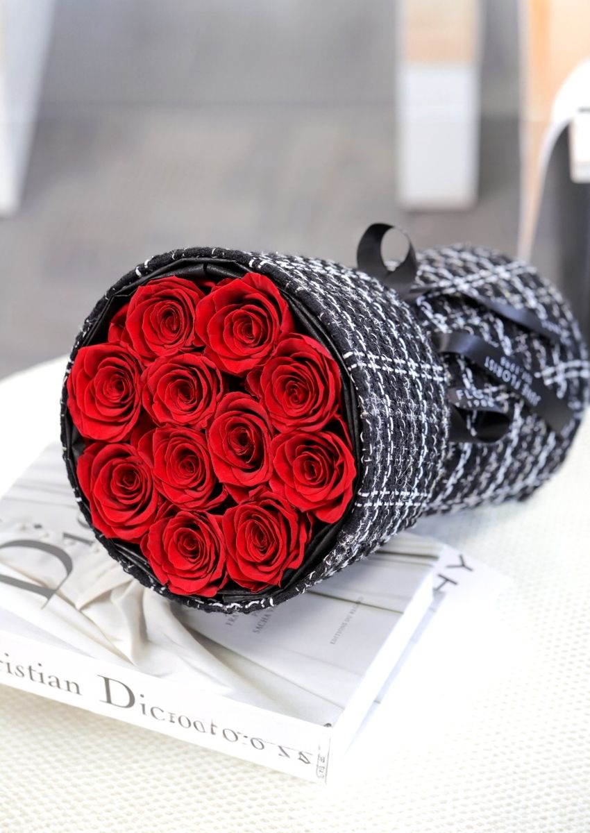 Timeless Love 12 – Hand Bouquets