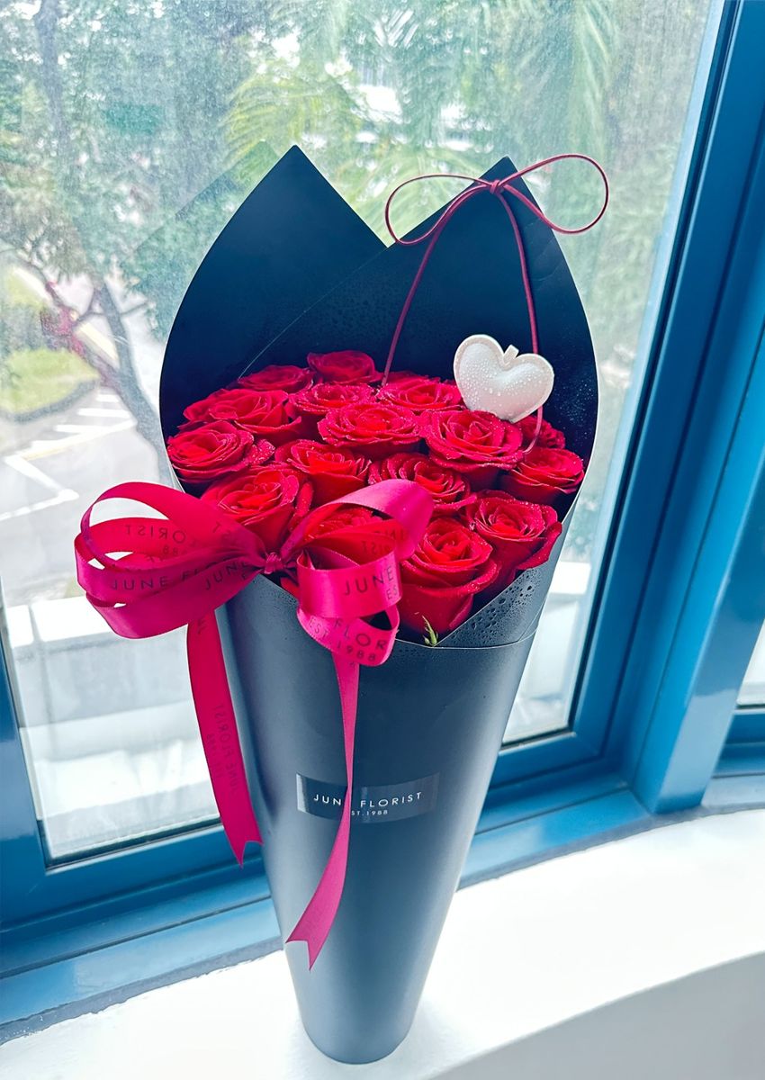 Love IN Bloom 01 (18 Fresh Roses) – image 2