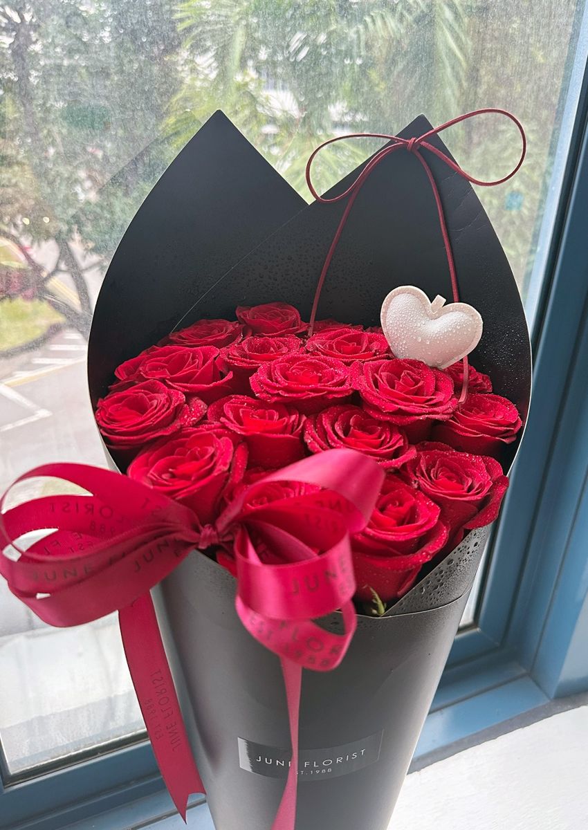 Love IN Bloom 01 (18 Fresh Roses) – image 3