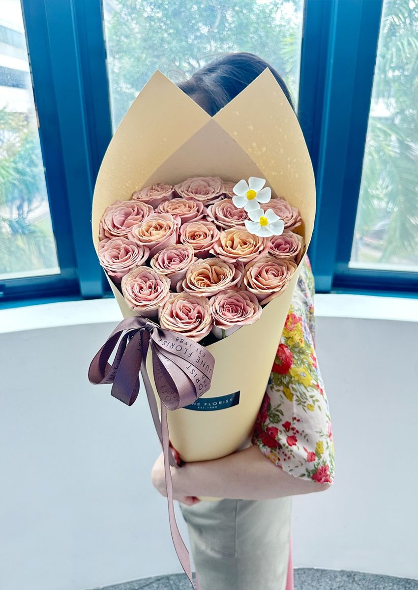 The Cappuccino Cascade 03 – Hand Bouquets