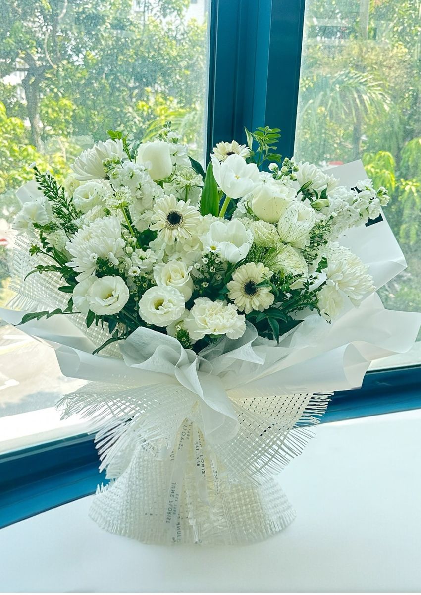 White Hand Bouquet 102 – Hand Bouquets