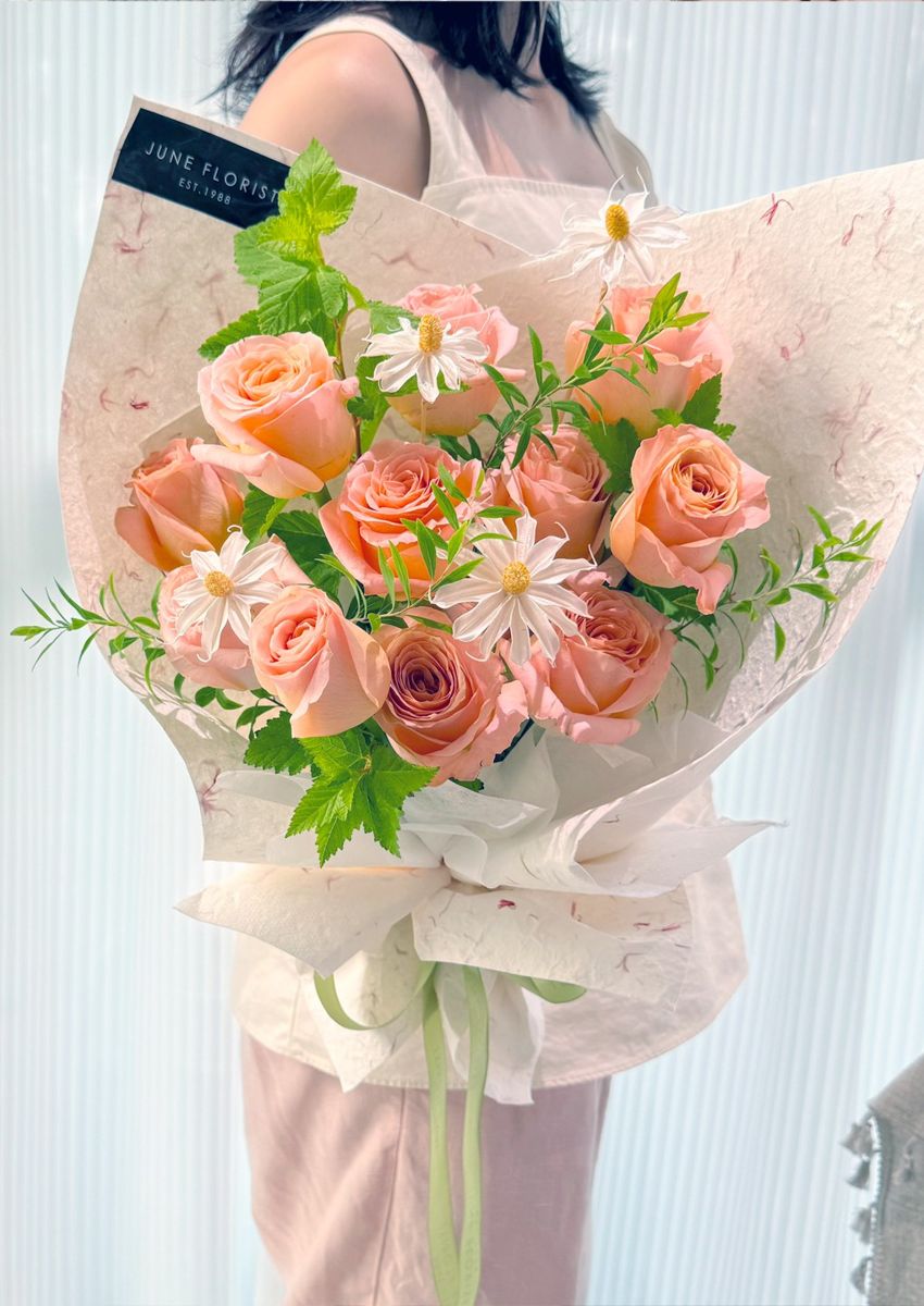 Shimmer Rose – Hand Bouquets