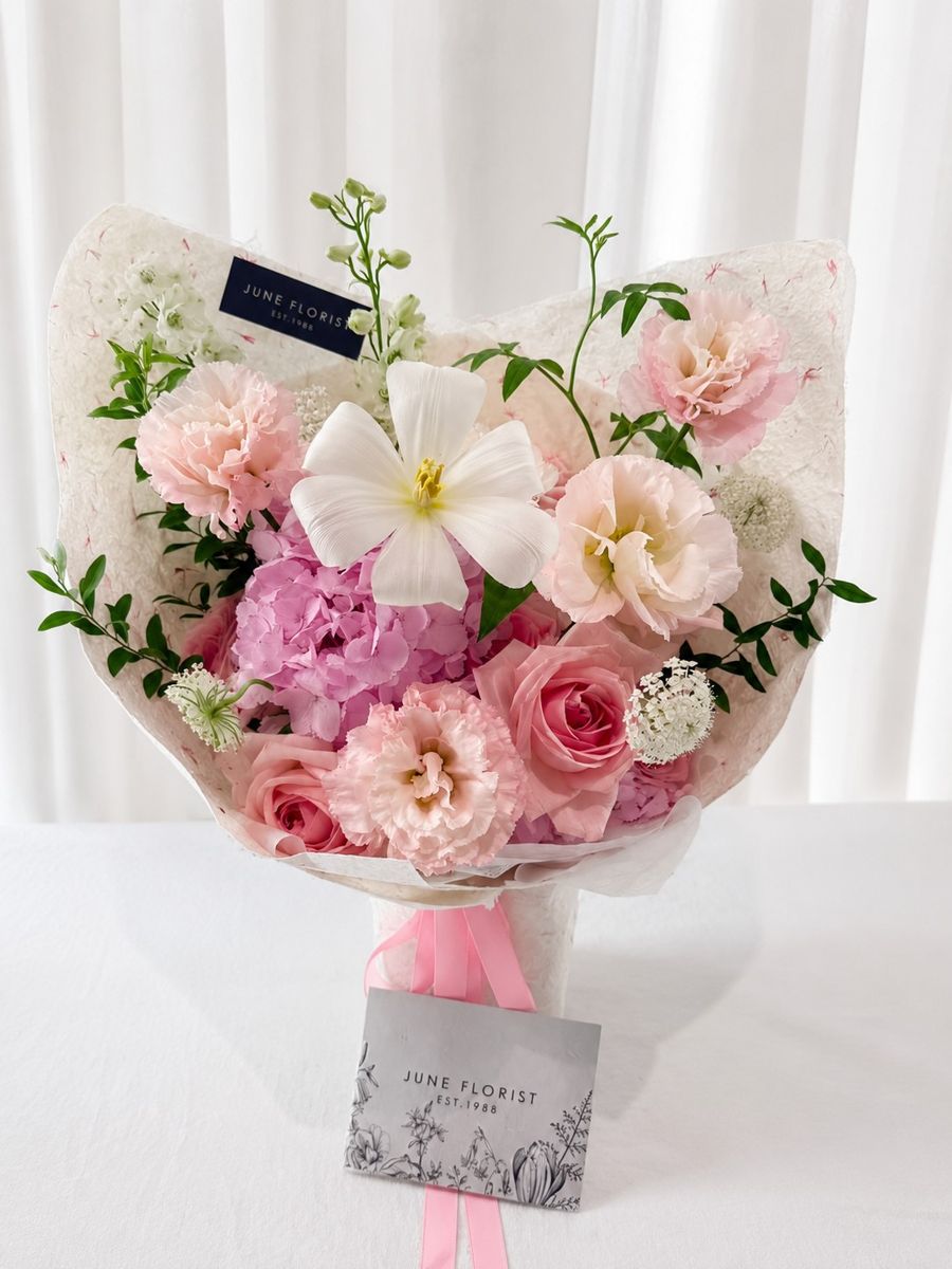 Petal Whisper – Hand Bouquets