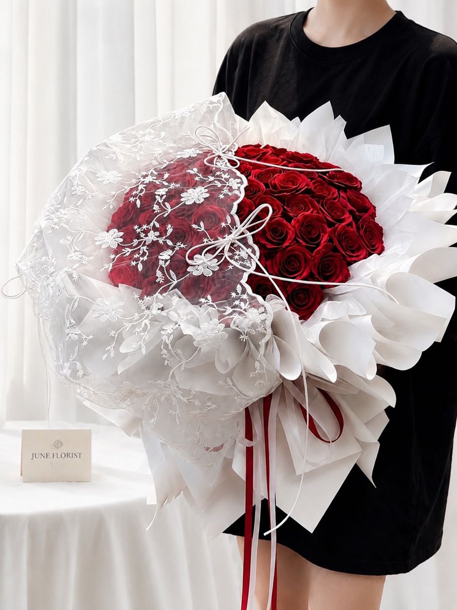 Rosé Lace – 52 Red Roses – image 2