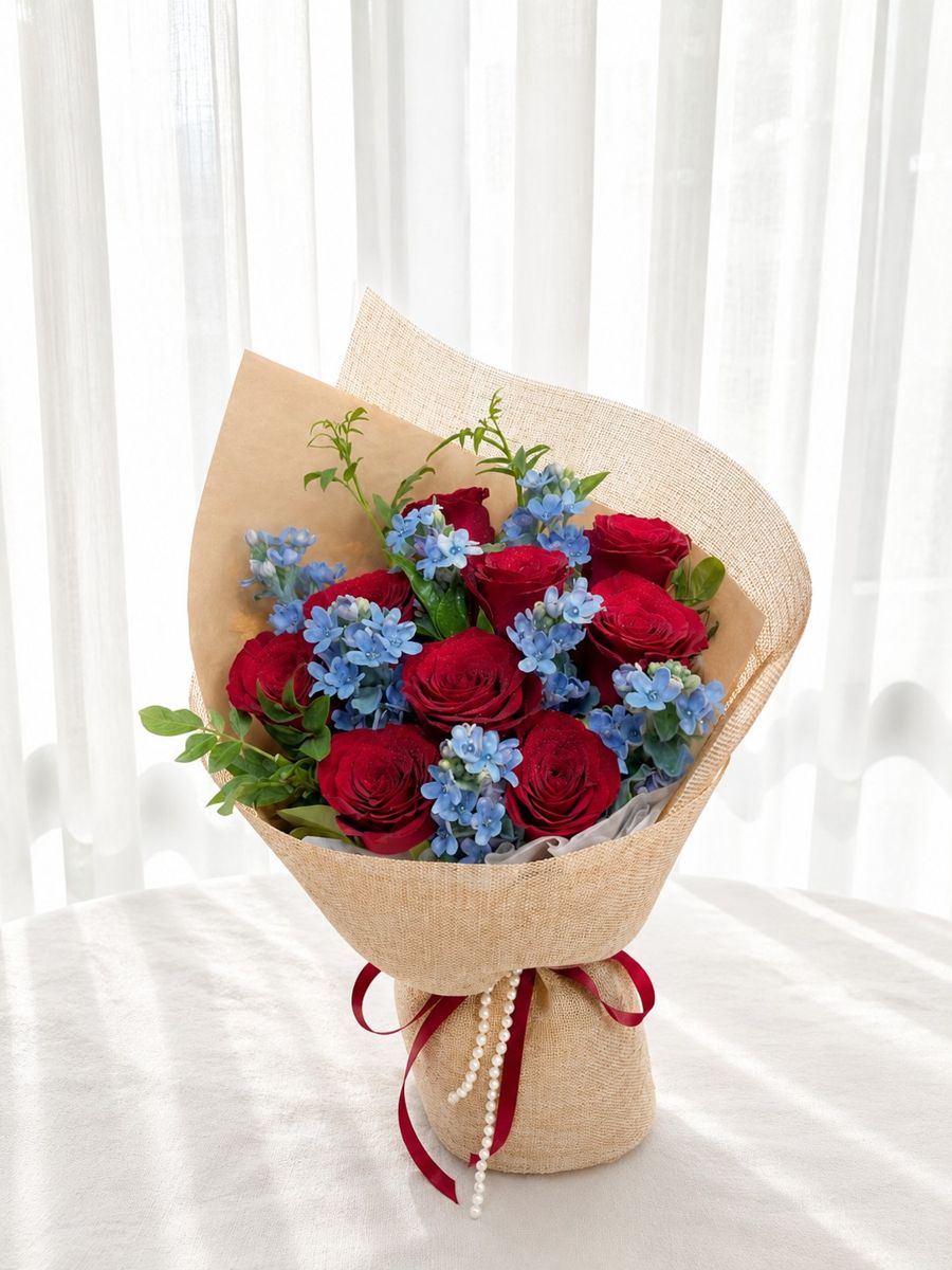 Blue Harmony Rose Bouquet – Hand Bouquets