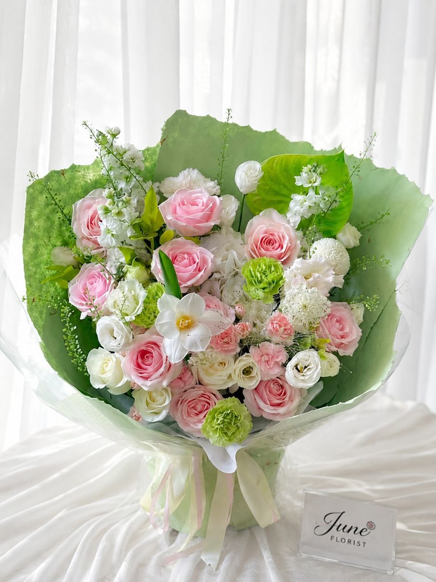 Soft Blush Garden Bouquet – Hand Bouquets
